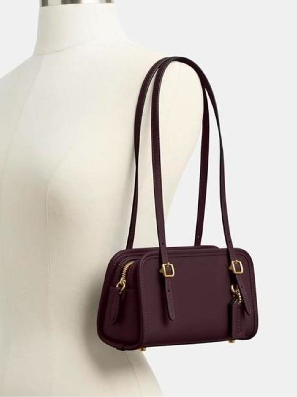 Coach Swing Zip 20